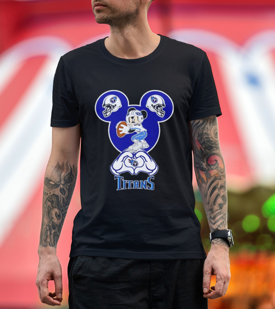 Tennessee Titans Mickey Mouse Football Heart Hands T-Shirt