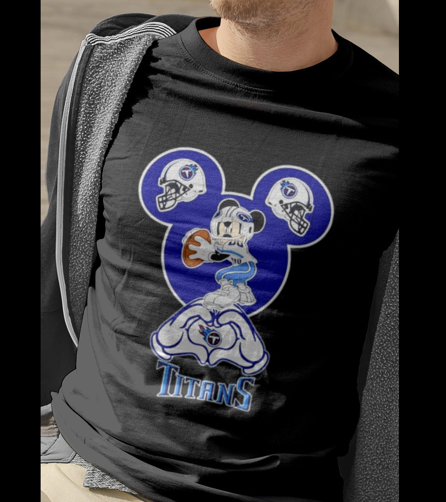 Tennessee Titans Mickey Mouse Football Heart Hands T-Shirt