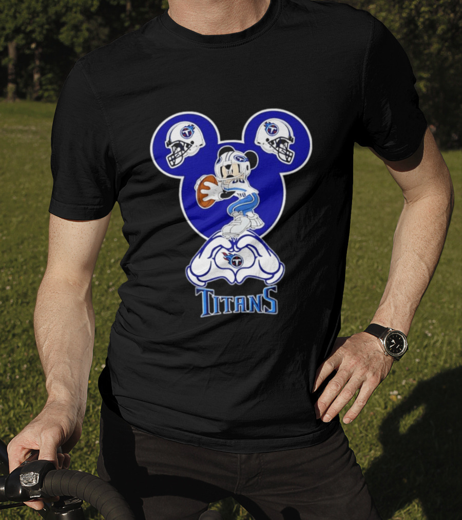 Tennessee Titans Mickey Mouse Football Heart Hands T-Shirt
