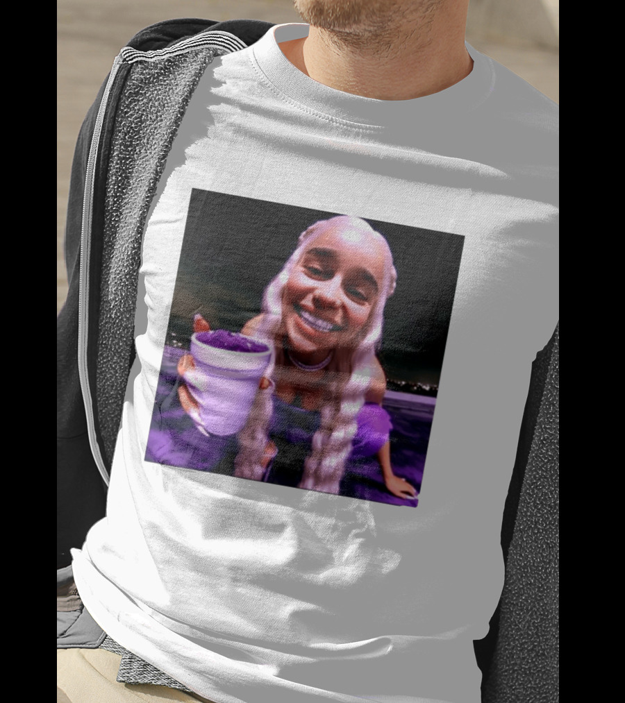 Emilia Clarke Purple Cup Queen Of Dragons Vibrant Smile T-Shirt