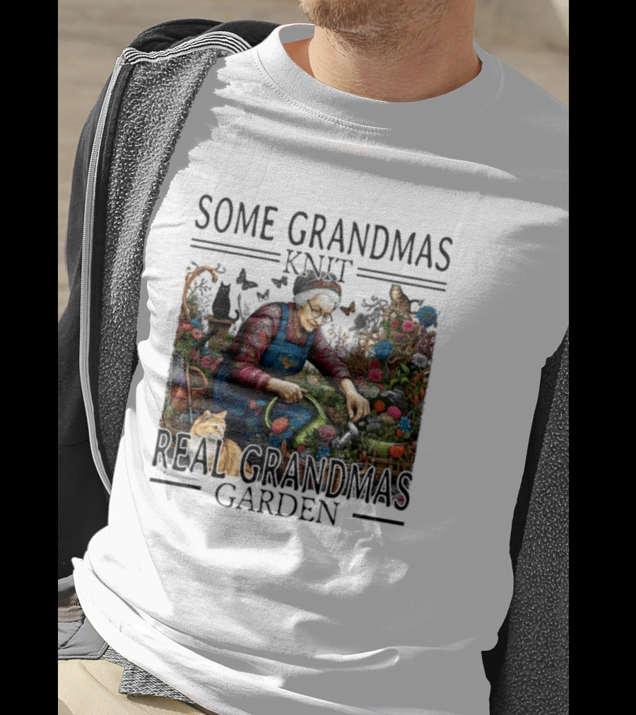 Some Grandmas Knit Real Grandmas Garden Flowers Roses Watering Can Cat T-Shirt