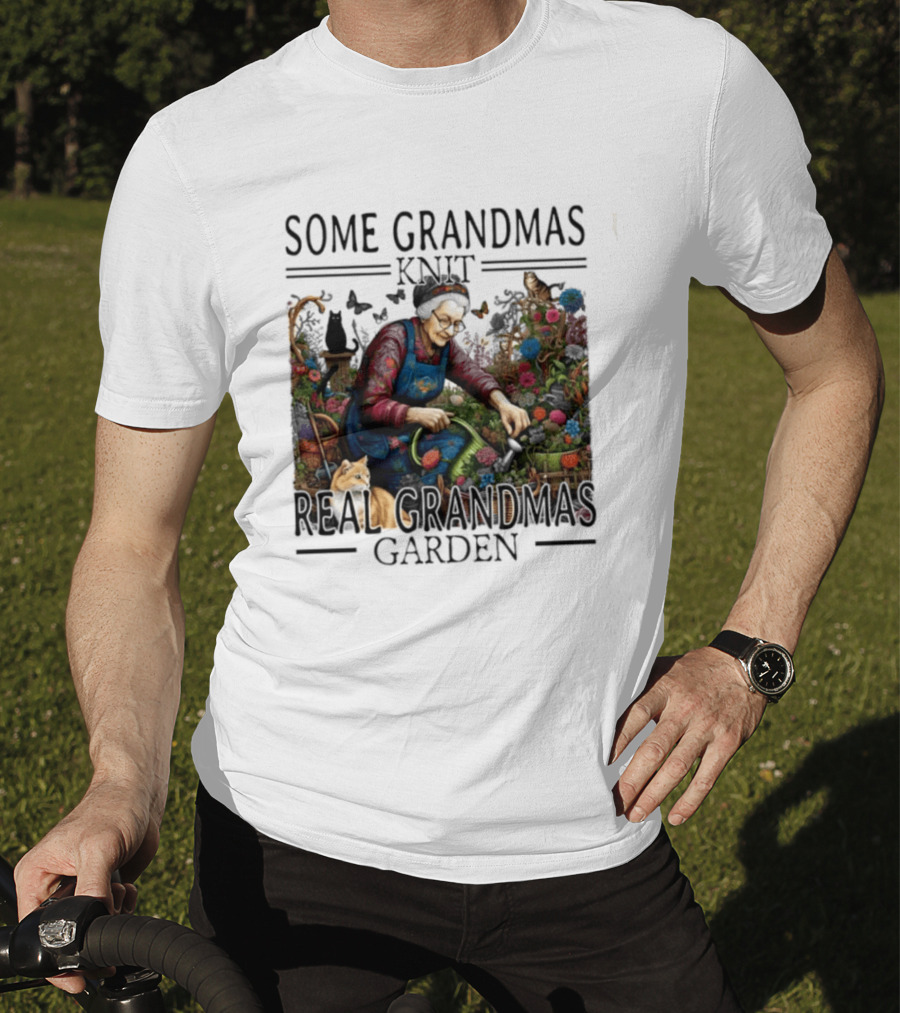 Some Grandmas Knit Real Grandmas Garden Flowers Roses Watering Can Cat T-Shirt