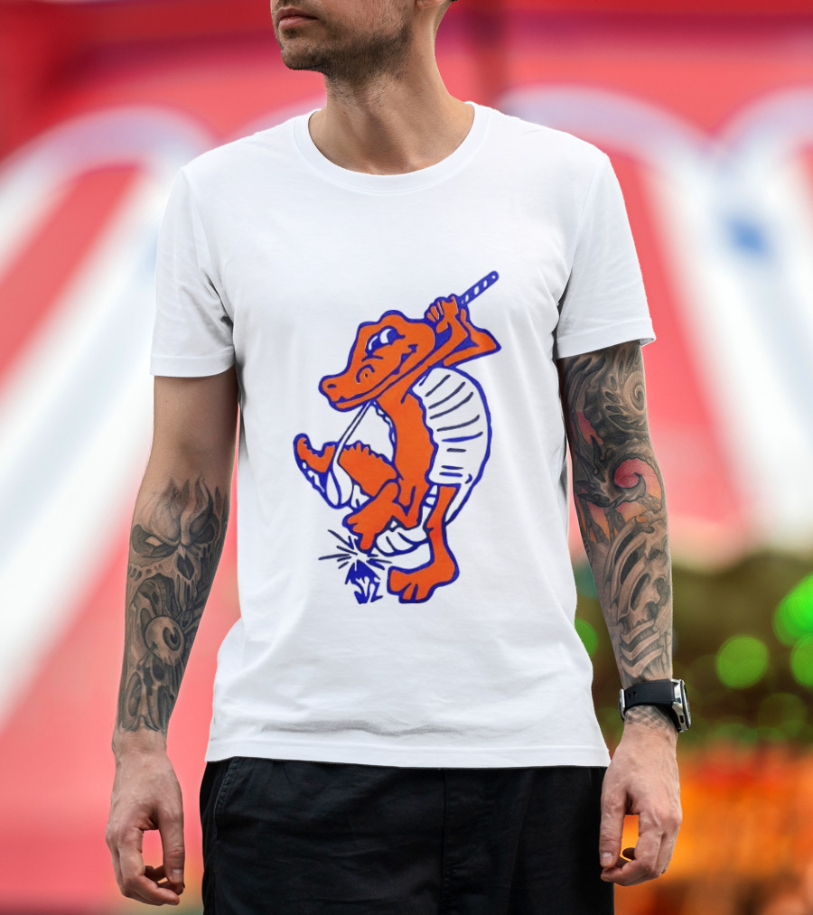 Swinging Gator Vintage Cartoon Playing Golf T-Shirt
