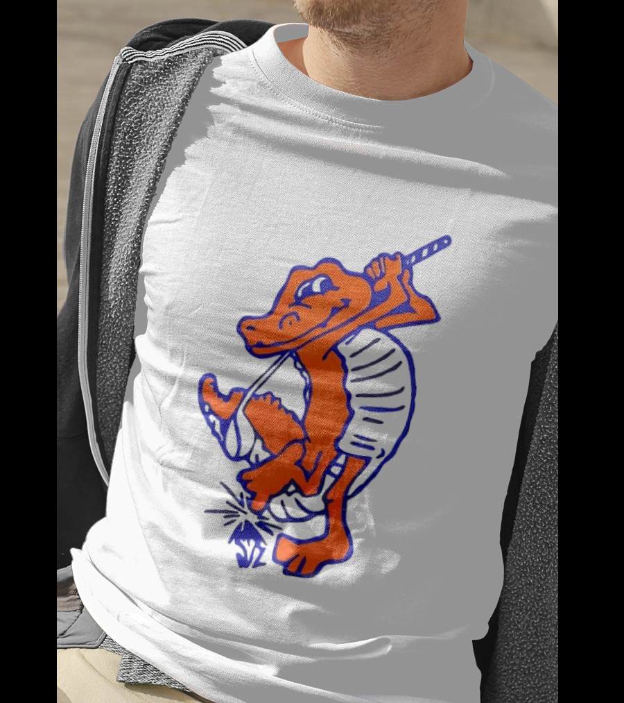 Swinging Gator Vintage Cartoon Playing Golf T-Shirt