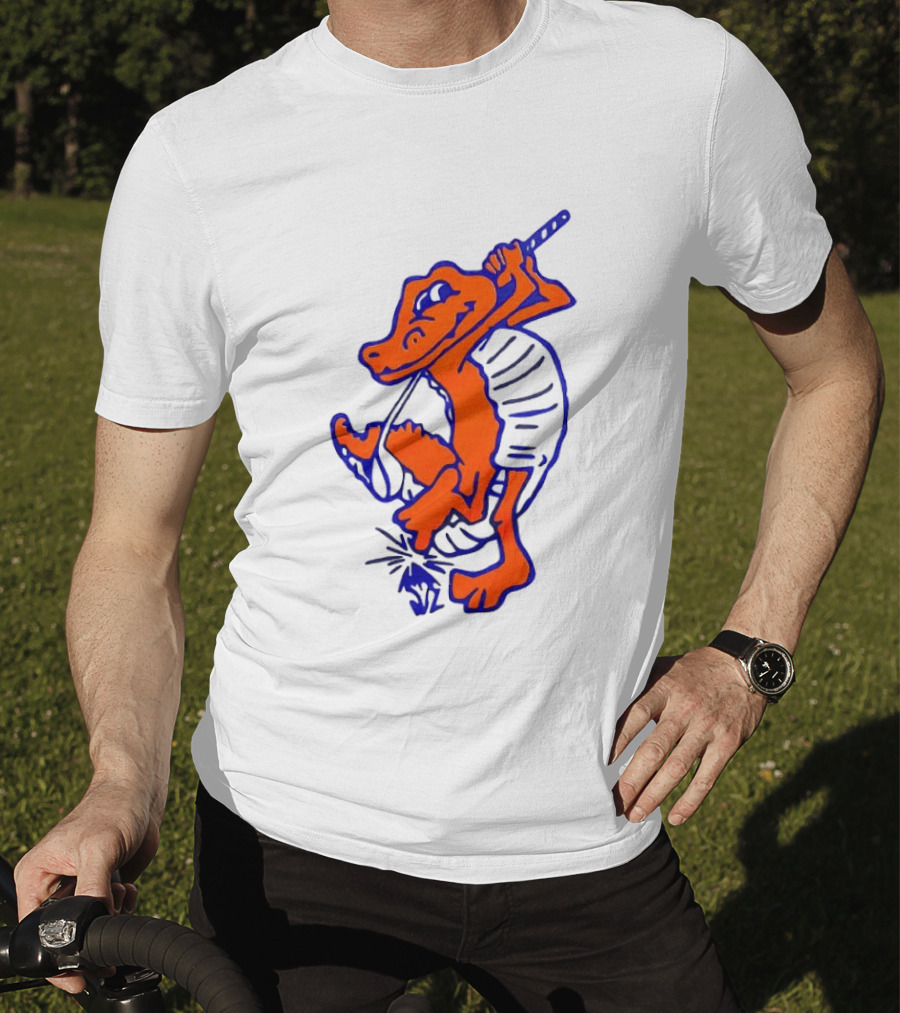 Swinging Gator Vintage Cartoon Playing Golf T-Shirt