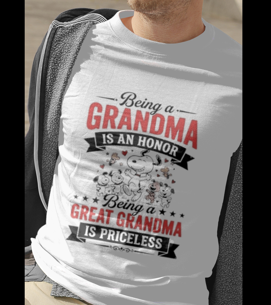 Being A Grandma Is An Honor Great Grandma Is Priceless Snoopy Peanuts T-Shirt