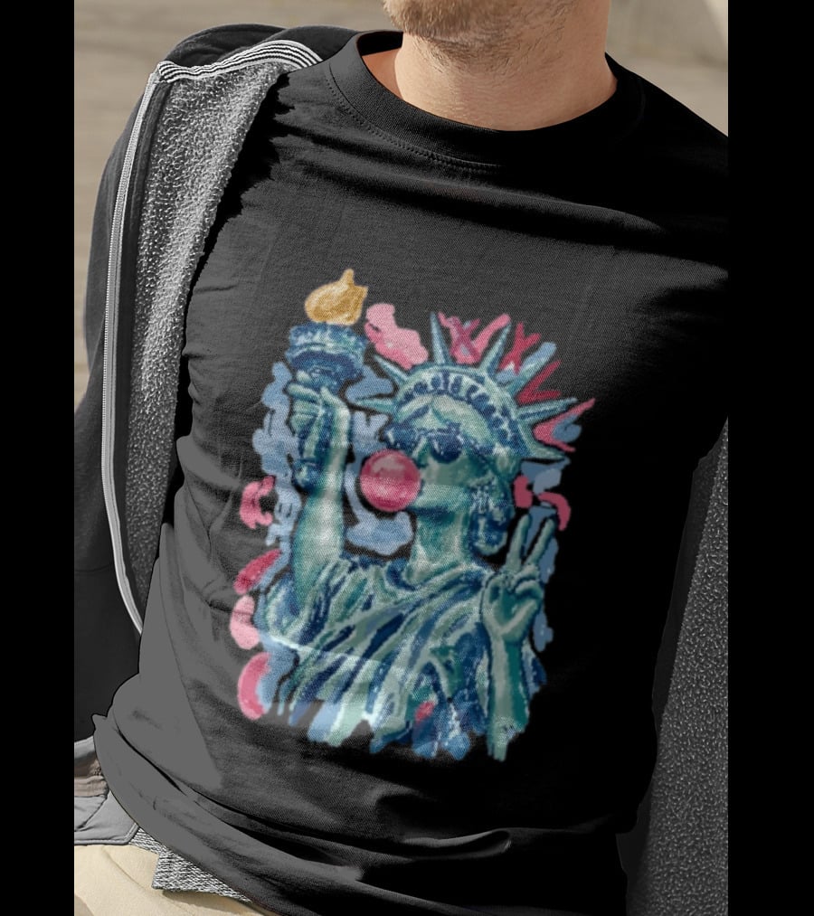 Statue Of Liberty With Bubble Gum And Peace Sign For 4th Of July T-Shirt