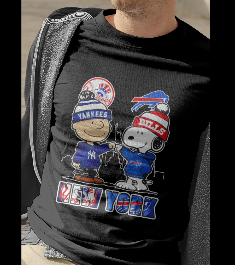 New York Yankees Buffalo Bills Charlie Brown Snoopy Fist Bump Skyline T-Shirt