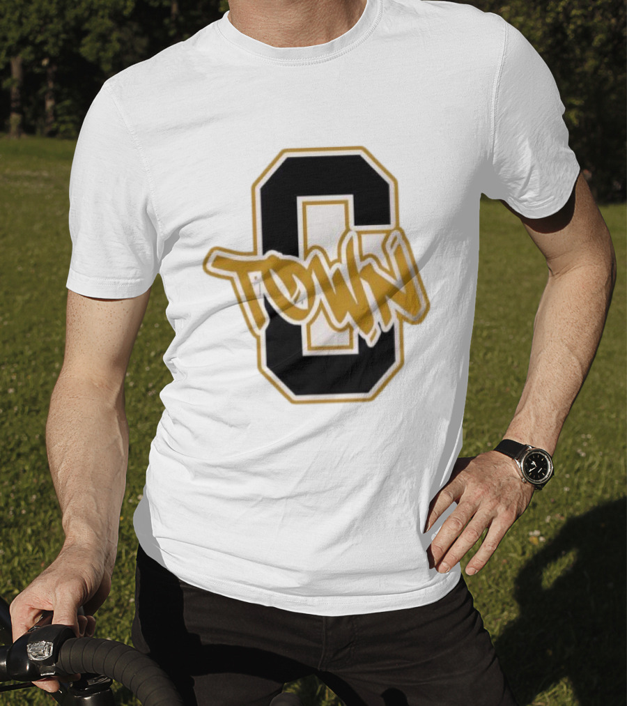 O Town Vintage Varsity Style בצ פjfgh T-Shirt