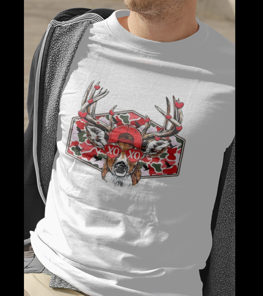 Deer Hunter Valentines Day XO XO Hearts Antler Camo T-Shirt