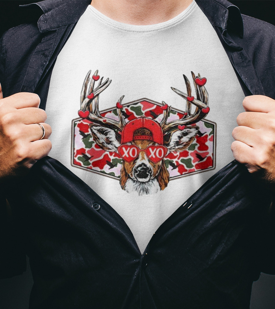 Deer Hunter Valentines Day XO XO Hearts Antler Camo T-Shirt