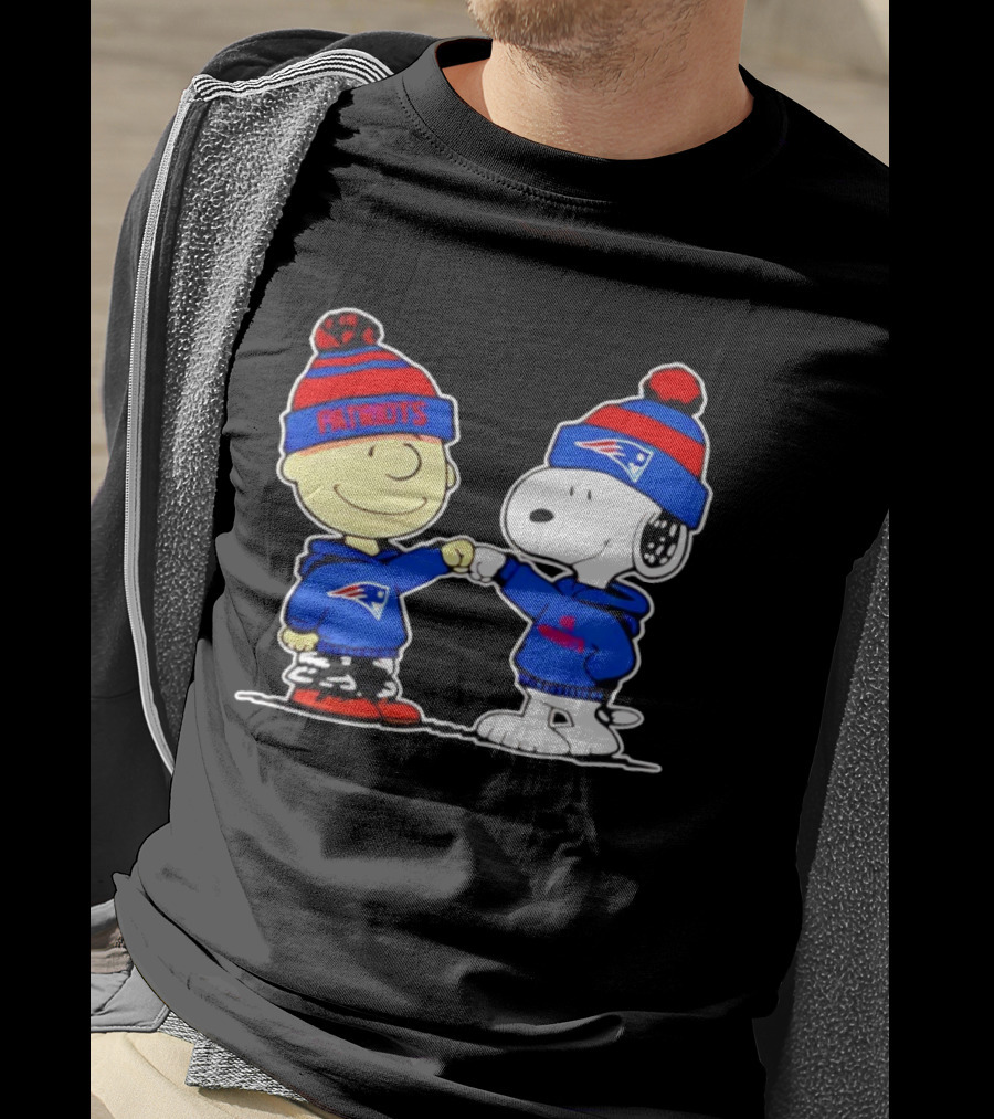 Snoopy And Charlie Brown Patriots Beanie Fist Bump T-Shirt