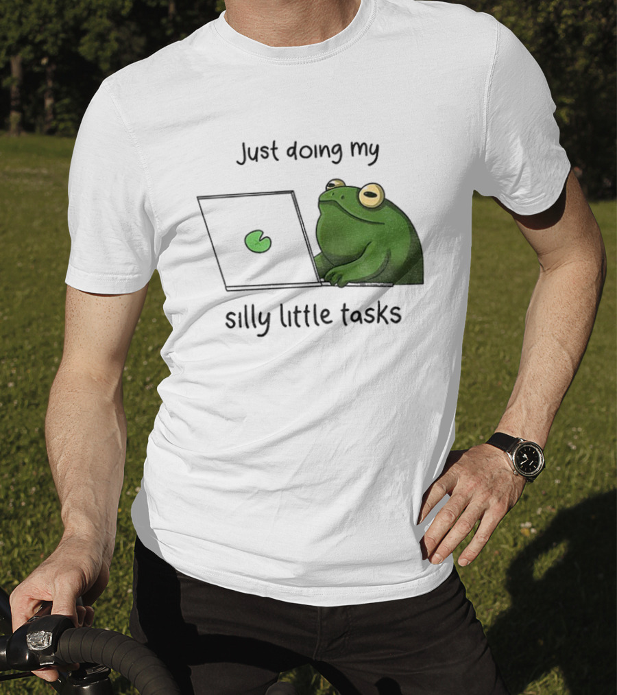 Silly Frog Doing My Little Tasks Playful Green T-Shirt