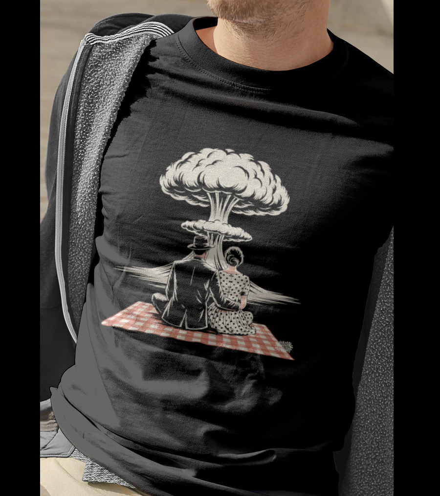 Atomic Picnic Romance End Of The World Mushroom Cloud Couple T-Shirt