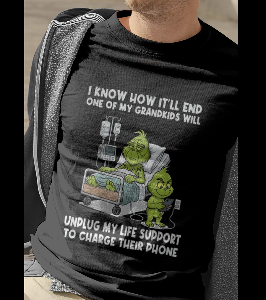 Grinch I Know How It’ll End One Of My Grandkids Will Unplug My Life Support T-Shirt