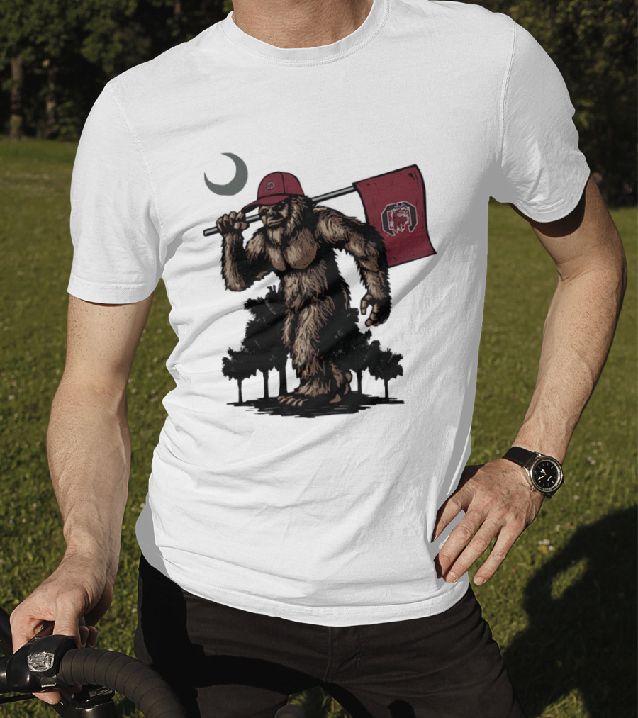 Bigfoot Carrying South Carolina Gamecocks Flag Under Moonlight T-Shirt