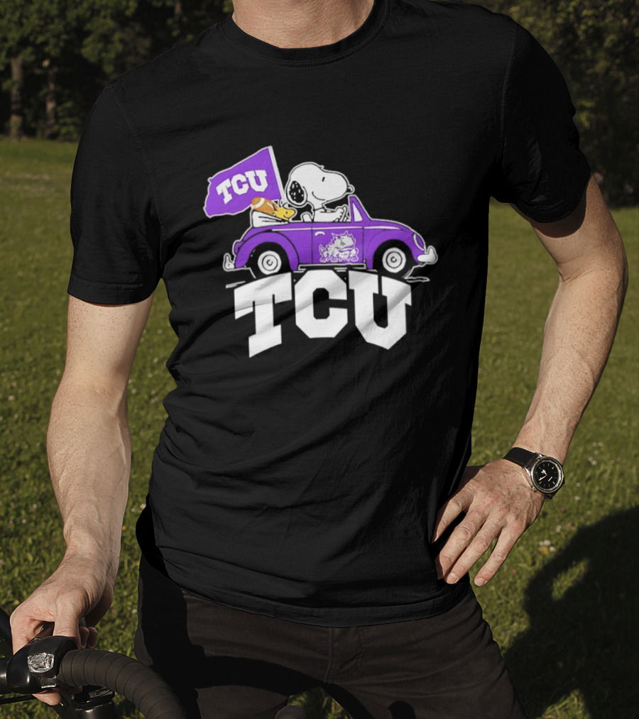 Snoopy Woodstock Driving Purple Car TCU Horned Frogs Flag T-Shirt