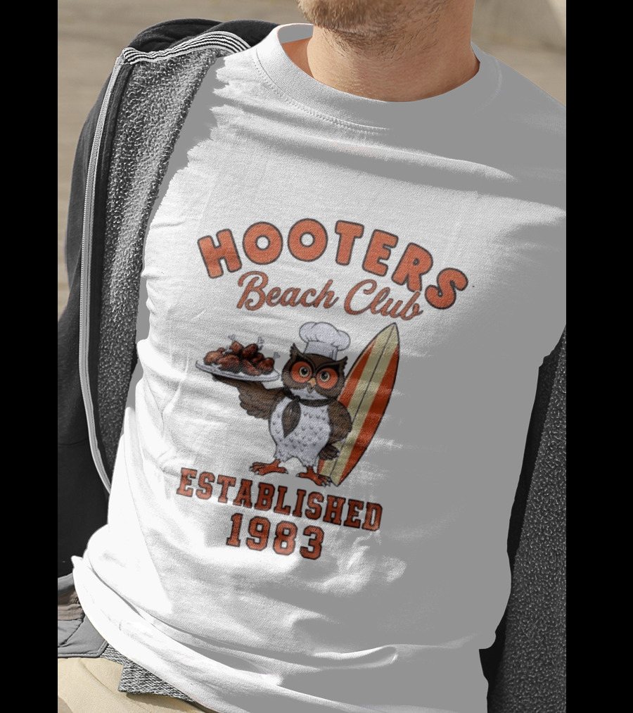 Hooters Beach Club Own Chef Chicken Legs Surfing Owl Established 1983 T-Shirt