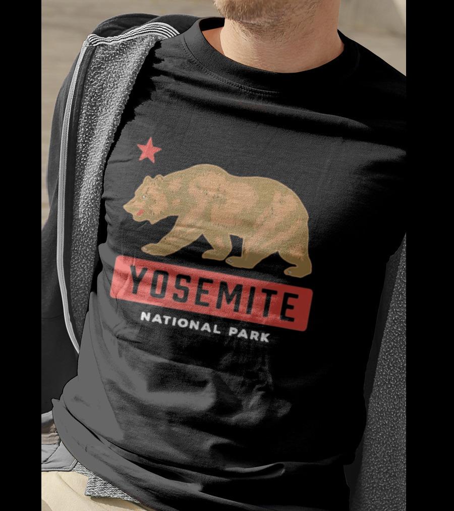 Yosemite Bear California Republic National Park Established 1890 T-Shirt