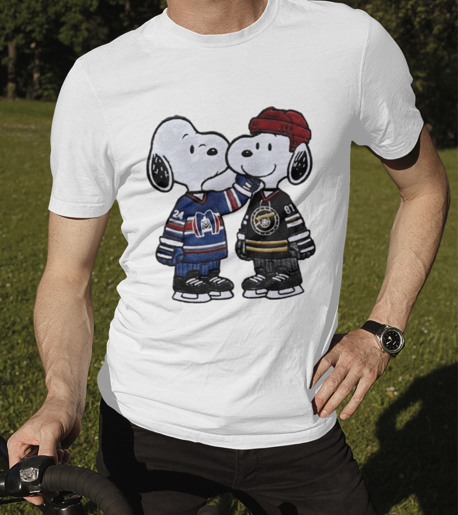 Snoopy Shane Hollander Kissing Ilya Rozanov Hockey LGBT Peanuts Charlie Brown Ice Hockey Romance Cartoon T-Shirt