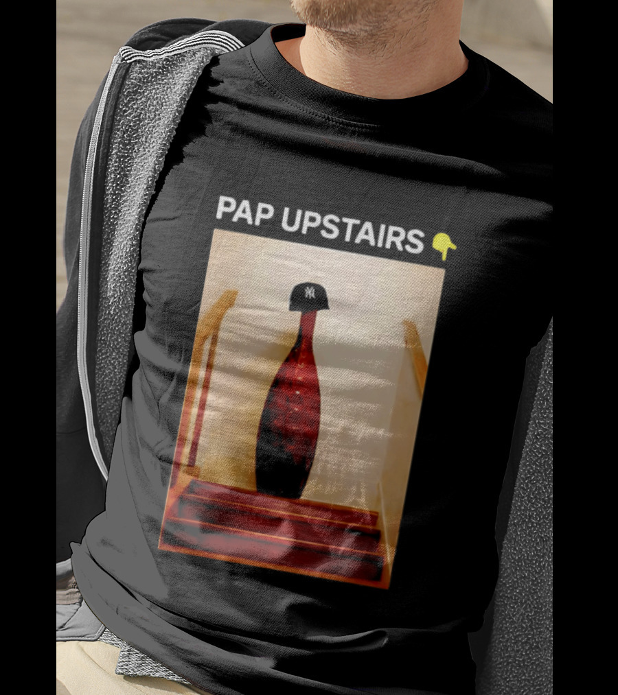PAP UPSTAIRS New York Yankees Iconic Hat Emoji Stairs T-Shirt