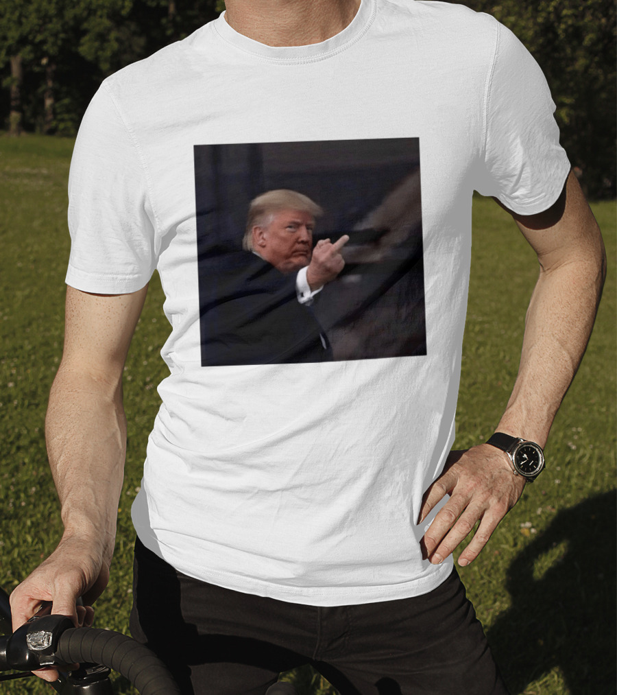 Trump Middle Finger At Heckler T-Shirt