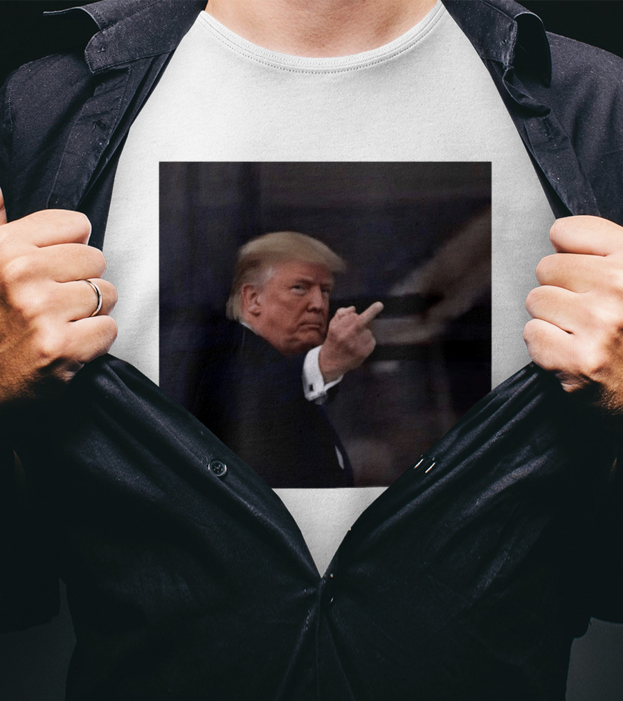 Trump Middle Finger At Heckler T-Shirt