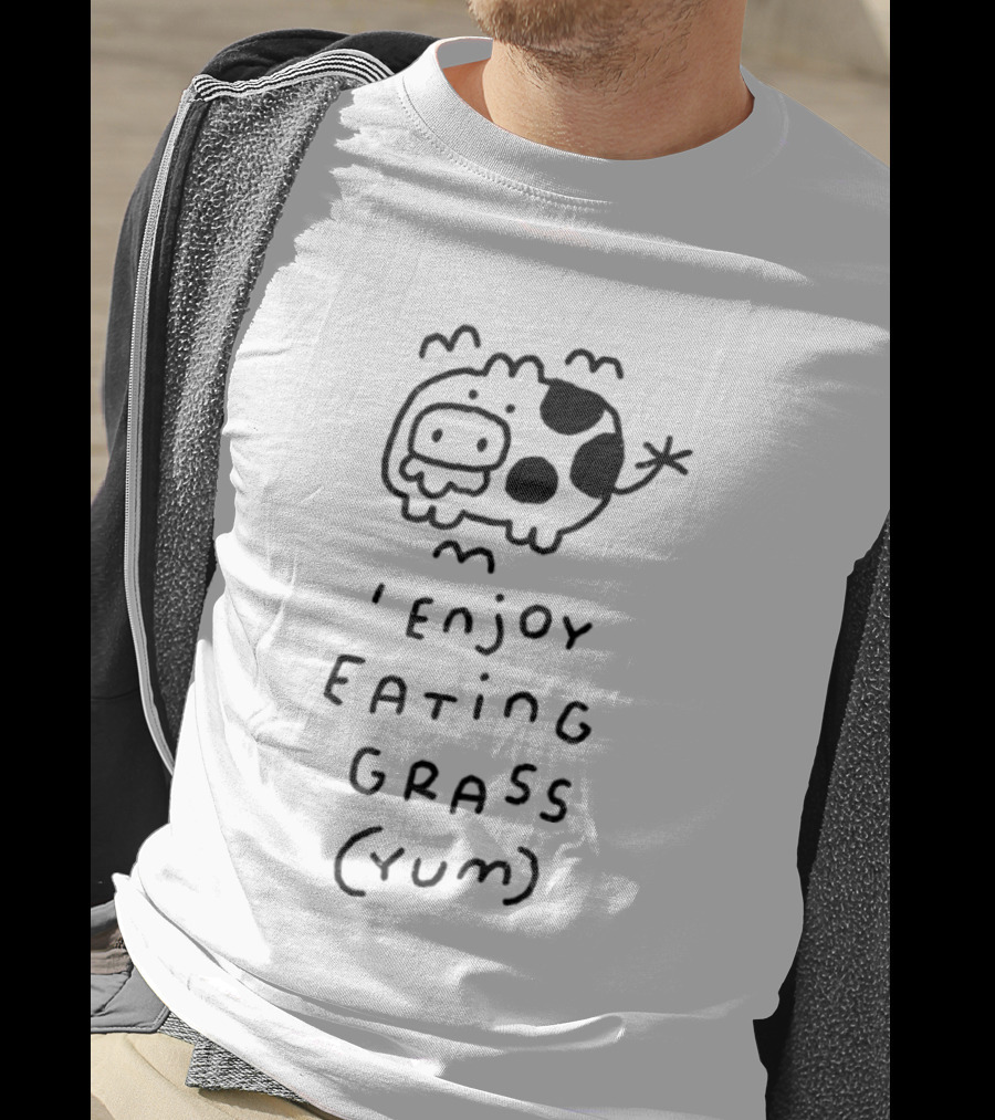 Cute Cow Enjoy Eating Grass Yum Text Cow Pattern Fun Phrase T-Shirt