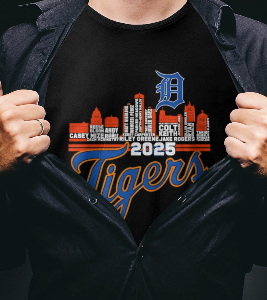 Detroit Tigers 2025 City Skyline Baseball Players T-Shirt