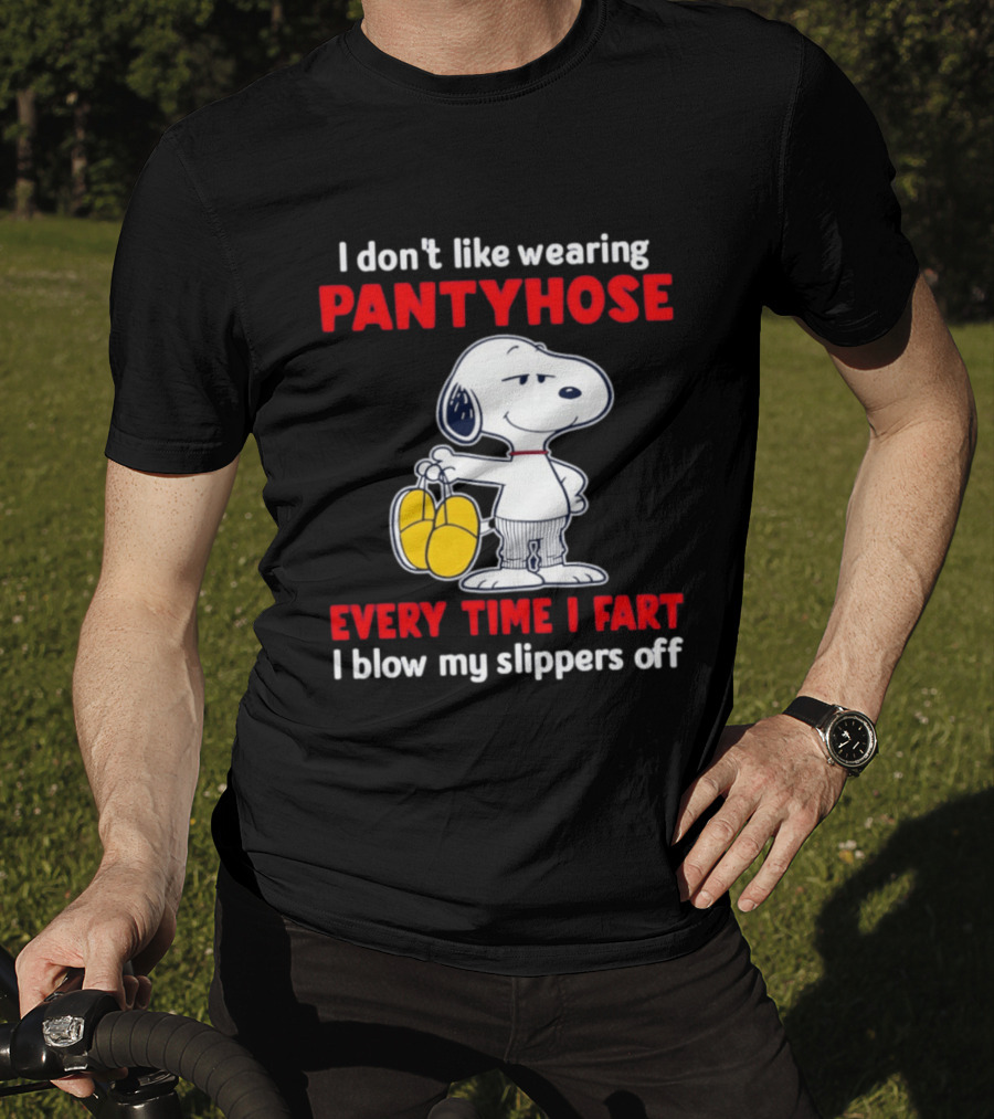 Snoopy I Don't Like Wearing Pantyhose Every Time I Fart I Blow My Slippers Off T-Shirt