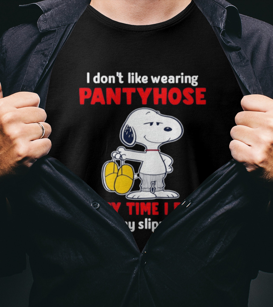 Snoopy I Don't Like Wearing Pantyhose Every Time I Fart I Blow My Slippers Off T-Shirt
