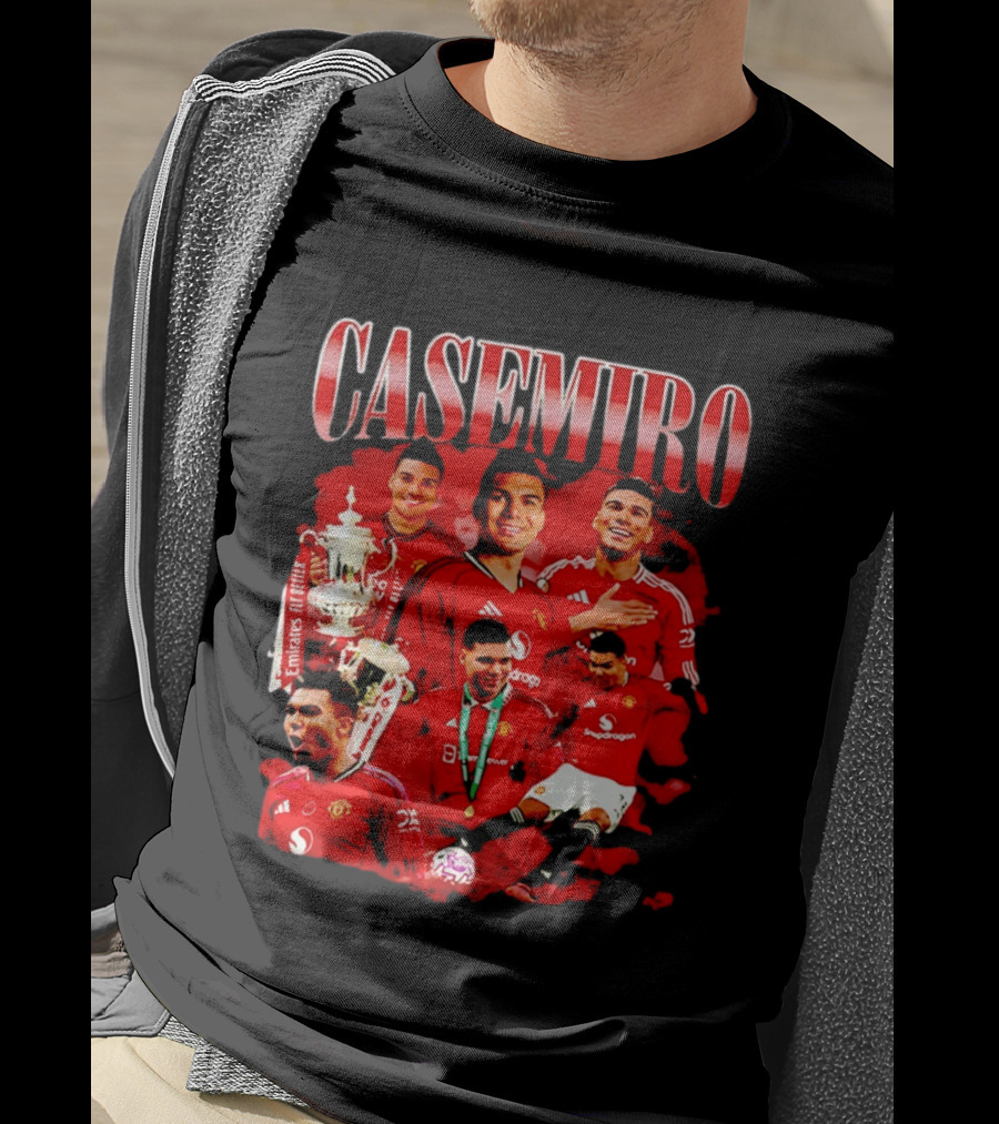 Casemiro Manchester United Trophy Celebrations Retro Football T-Shirt