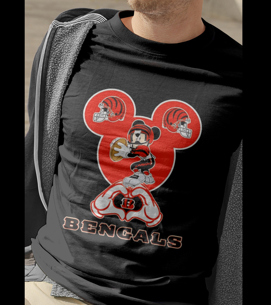 Cincinnati Bengals Mickey Mouse Football Heart Hands T-Shirt