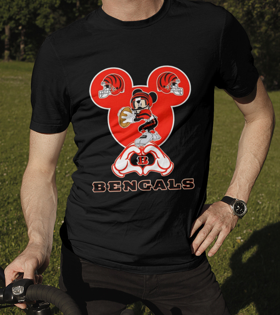 Cincinnati Bengals Mickey Mouse Football Heart Hands T-Shirt
