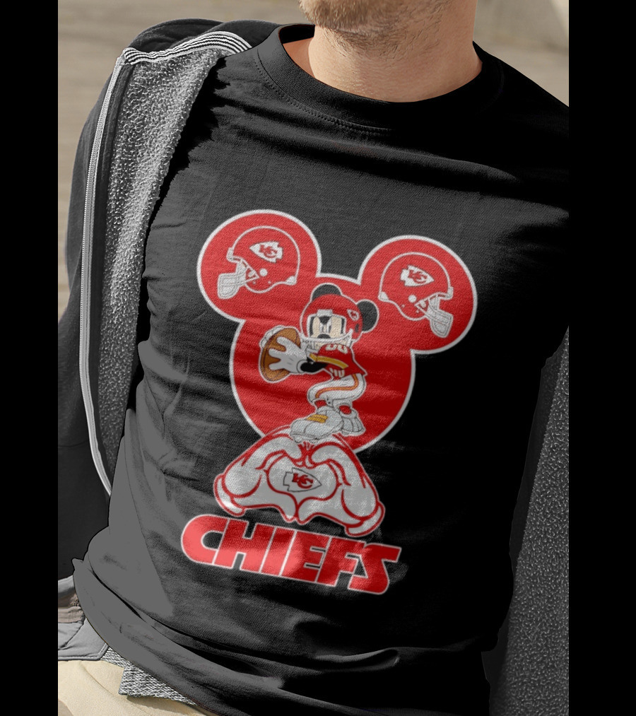 Kansas City Chiefs Mickey Mouse Football Love Heart Hands T-Shirt