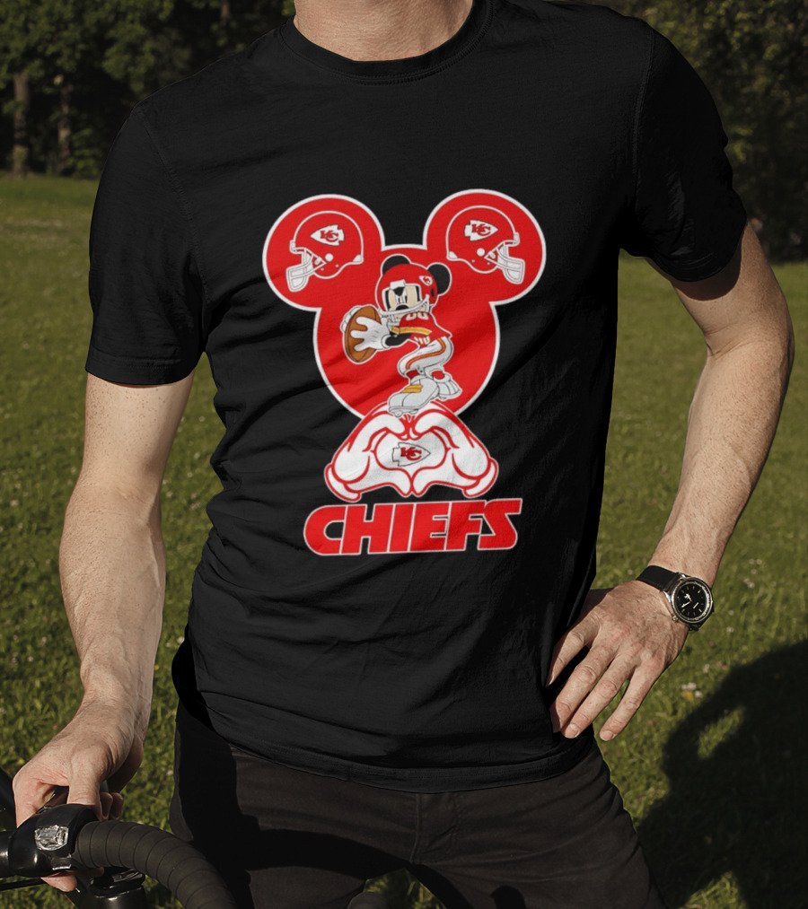 Kansas City Chiefs Mickey Mouse Football Love Heart Hands T-Shirt