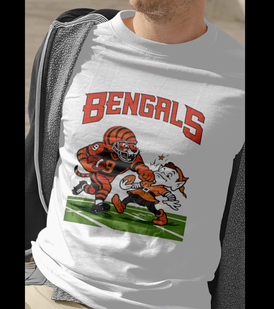 Bengals Tiger Player Tackling Browns Elf Cleveland Rivalry T-Shirt