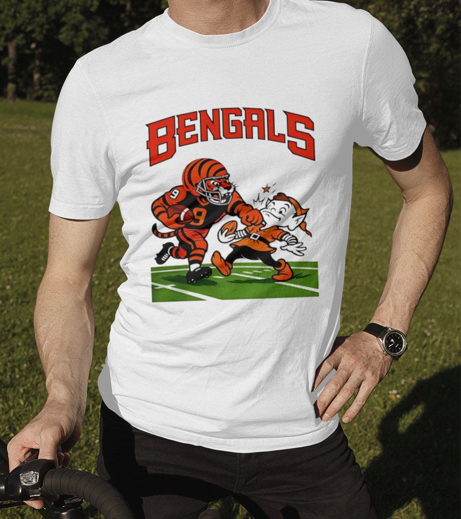 Bengals Tiger Player Tackling Browns Elf Cleveland Rivalry T-Shirt