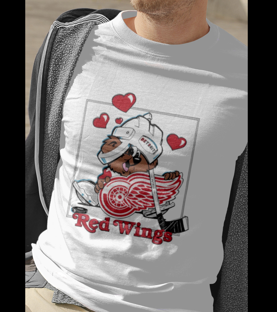 Detroit Red Wings Bear Hugging Hockey Heart With Hearts T-Shirt