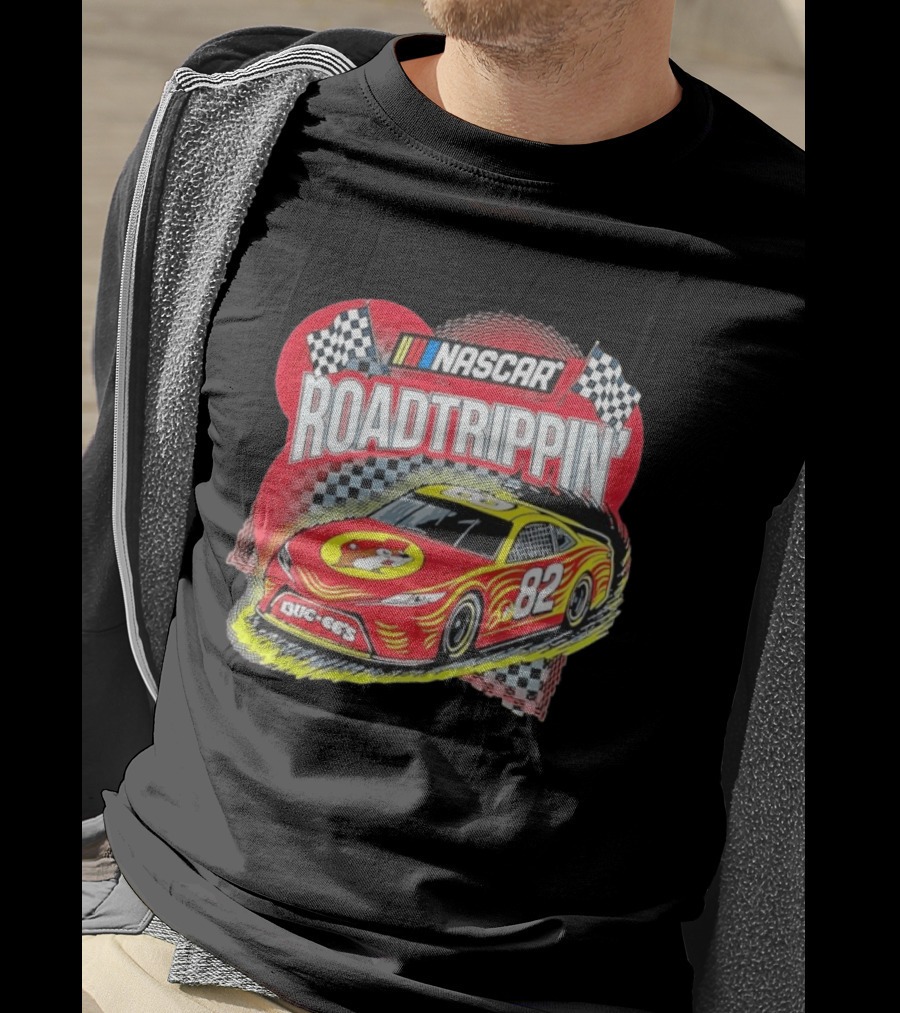 NASCAR Road Trippin' Buc Ee's 82 Racing Car Checkered Flags T-Shirt