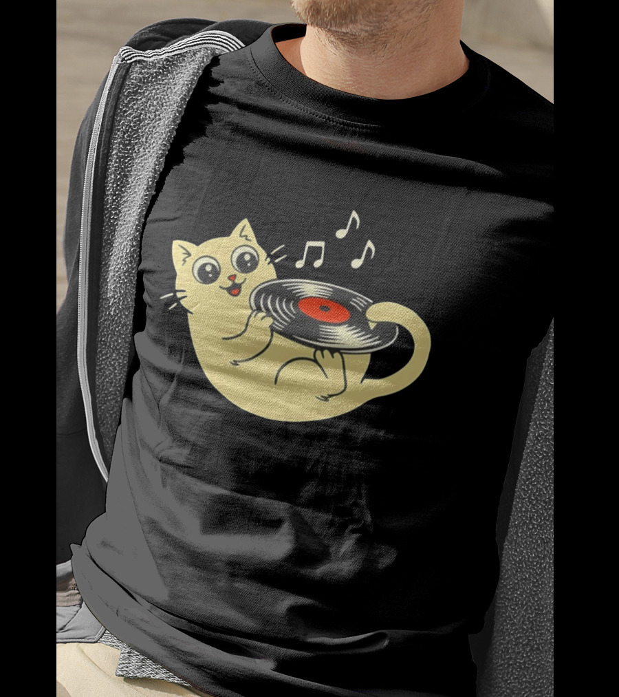Turntable Cat Spinning Vinyl Record With Musical Notes T-Shirt
