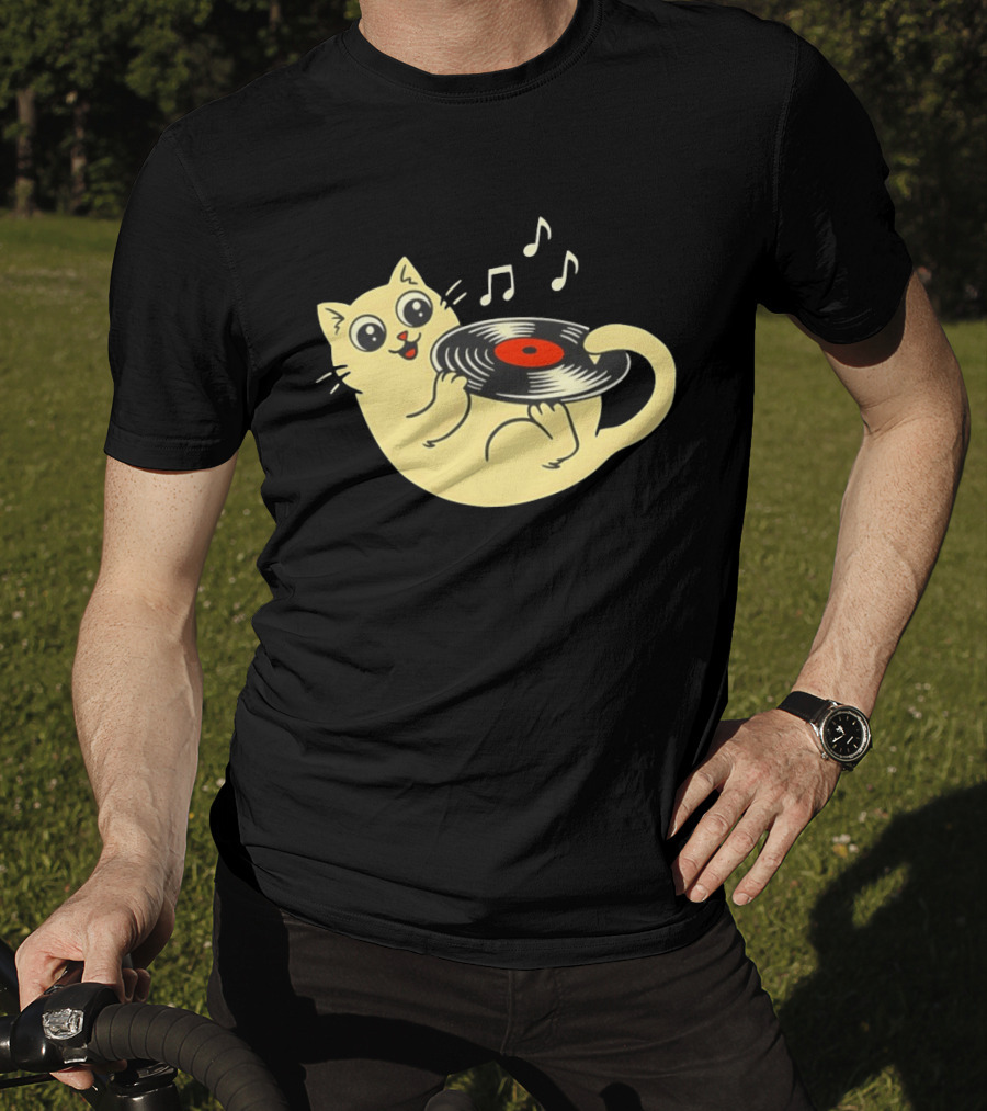Turntable Cat Spinning Vinyl Record With Musical Notes T-Shirt
