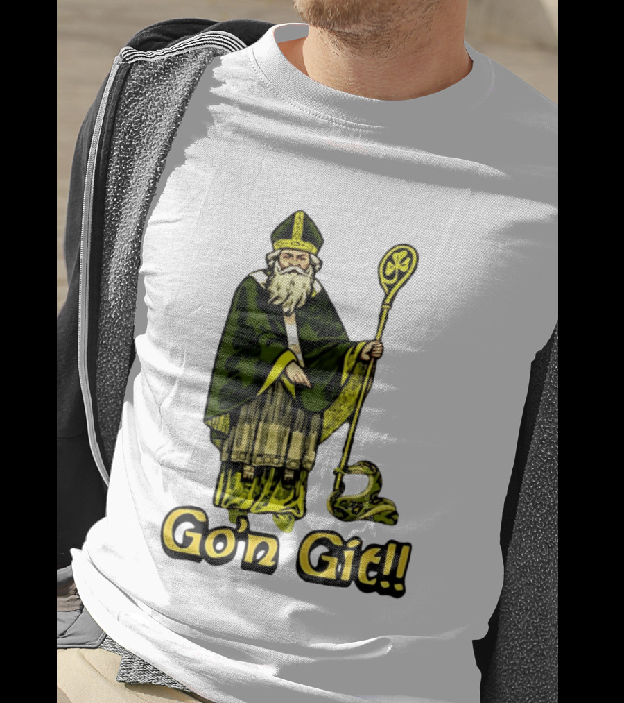 St Patrick With Shamrock Staff And Snake Go'n Git T-Shirt