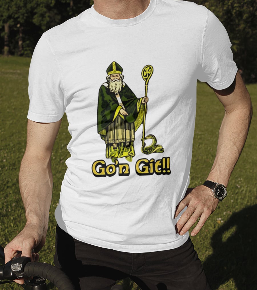 St Patrick With Shamrock Staff And Snake Go'n Git T-Shirt