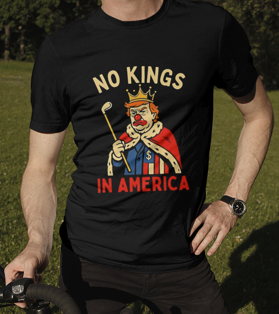 No Kings In America Trump Clown Wearing Crown And Red Nose Golf Club T-Shirt