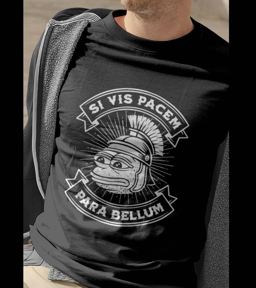 Pepe Roman Helmet Si Vis Pacem Para Bellum Latin Phrase T-Shirt