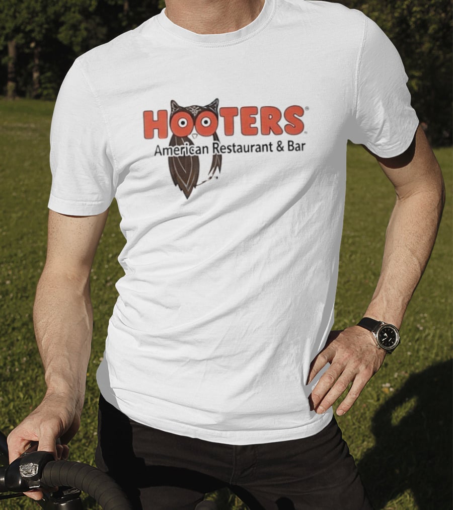 Hooters American Restaurant And Bar Owl Icon Trademark T-Shirt