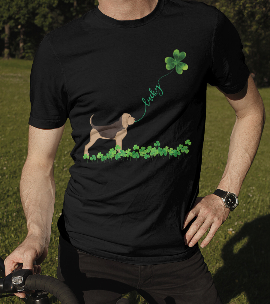 Lucky Bloodhound Dog With Shamrock St Patrick Day T-Shirt