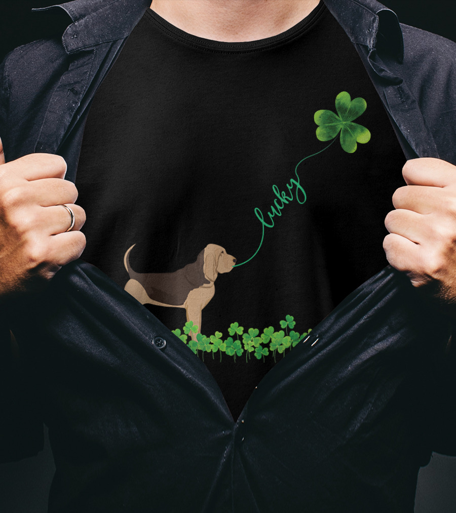 Lucky Bloodhound Dog With Shamrock St Patrick Day T-Shirt