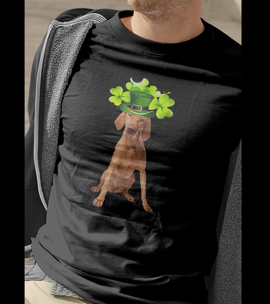 St Patricks Day Hungarian Vizsla Dog With Irish Clover Hat T-Shirt